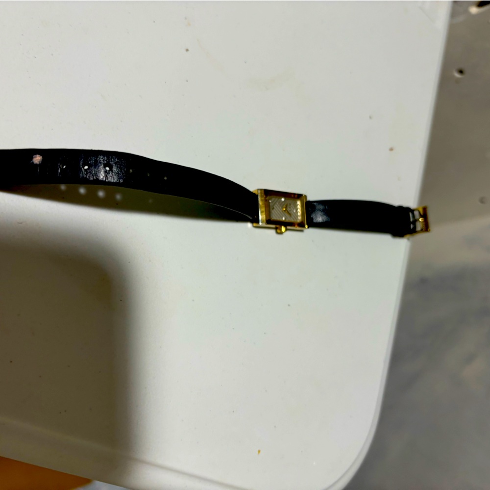 Slim Delicate Rectangle Gucci Watch - image 1